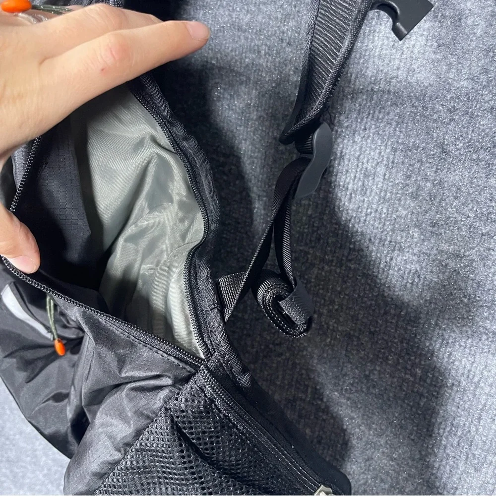 Merrell Black Insulated Padded Backpack Gorpcore Hiking Running‎ Trail Outdoor